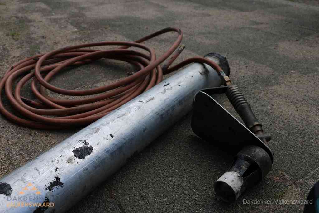 Dakdekker gasbrander en gereedschap voor spoedklus in Valkenswaard